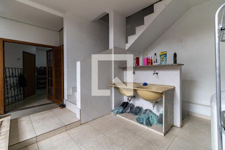 Casa à venda com 248m², 5 quartos e 2 vagas Casa à venda com 248m², 5 quartos e 2 vagasÁrea de Serviço