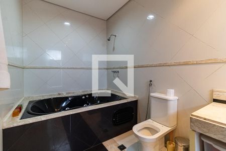 Casa à venda com 248m², 5 quartos e 2 vagas Casa à venda com 248m², 5 quartos e 2 vagasBanheiro da Suíte 1