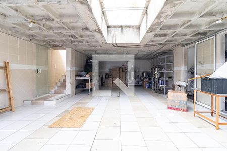 Casa à venda com 248m², 5 quartos e 2 vagas Casa à venda com 248m², 5 quartos e 2 vagasGaragem