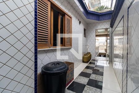 Casa à venda com 248m², 5 quartos e 2 vagas Casa à venda com 248m², 5 quartos e 2 vagasCorredor Lateral