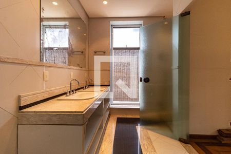 Casa à venda com 248m², 5 quartos e 2 vagas Casa à venda com 248m², 5 quartos e 2 vagasBanheiro da Suíte 1