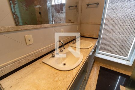 Casa à venda com 248m², 5 quartos e 2 vagas Casa à venda com 248m², 5 quartos e 2 vagasBanheiro da Suíte 1