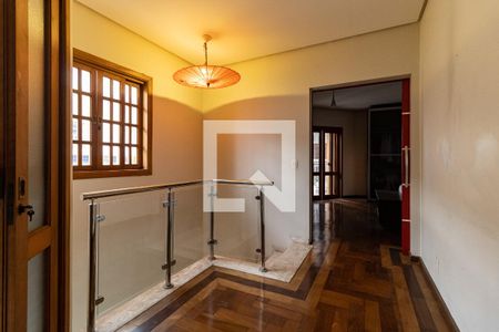 Casa à venda com 248m², 5 quartos e 2 vagas Casa à venda com 248m², 5 quartos e 2 vagasCorredor