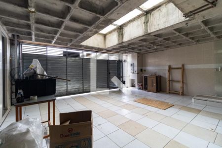 Casa à venda com 248m², 5 quartos e 2 vagas Casa à venda com 248m², 5 quartos e 2 vagasGaragem