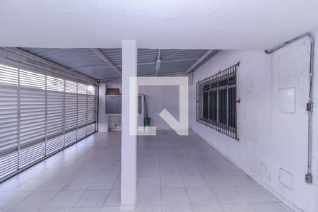 Casa à venda com 300m², 3 quartos e 3 vagas Casa à venda com 300m², 3 quartos e 3 vagasGaragem