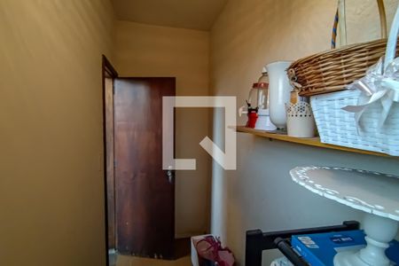 Casa à venda com 400m², 4 quartos e 2 vagascomodo com banheiro