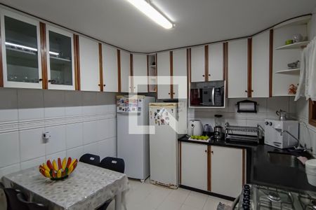 Casa à venda com 400m², 4 quartos e 2 vagascozinha