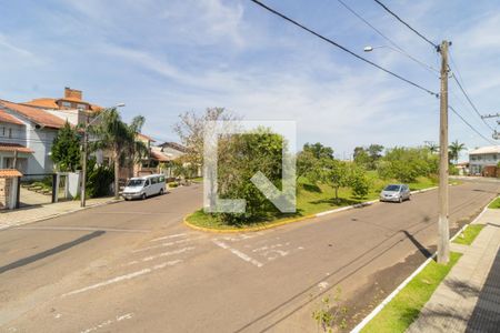Casa à venda com 200m², 5 quartos e 4 vagas Casa à venda com 200m², 5 quartos e 4 vagasQuintal-Vista