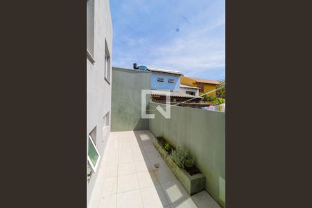 Casa à venda com 200m², 5 quartos e 4 vagas Casa à venda com 200m², 5 quartos e 4 vagasQuintal