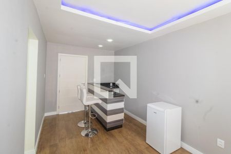Casa à venda com 200m², 5 quartos e 4 vagas Casa à venda com 200m², 5 quartos e 4 vagasSalão de Festas