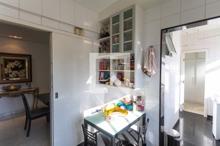 Apartamento à venda com 140m², 3 quartos e 2 vagasCozinha