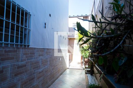 Casa à venda com 255m², 3 quartos e 2 vagas Casa à venda com 255m², 3 quartos e 2 vagasCorredor