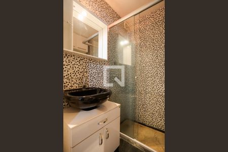 Banheiro de apartamento à venda com 1 quarto, 82m² em Rio Branco, Porto Alegre