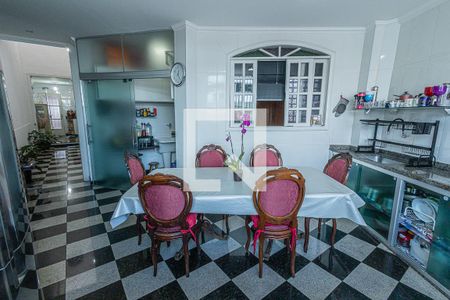 Casa à venda com 591m², 4 quartos e 3 vagasCozinha