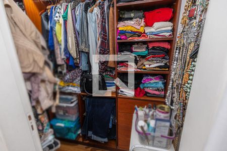 Casa à venda com 591m², 4 quartos e 3 vagasCloset