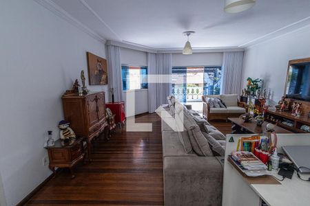 Casa à venda com 591m², 4 quartos e 3 vagasSala / 2º Andar