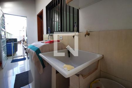 Casa à venda com 110m², 3 quartos e 2 vagas Casa à venda com 110m², 3 quartos e 2 vagasLavanderia