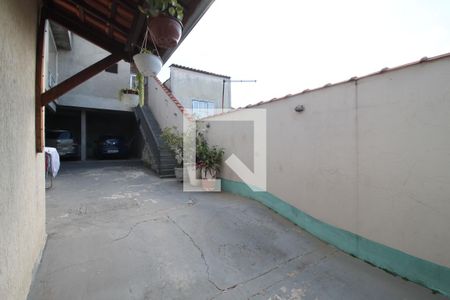 Casa à venda com 300m², 2 quartos e 5 vagasQuintal e garagem