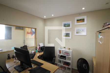 Casa à venda com 300m², 2 quartos e 5 vagasEscritório