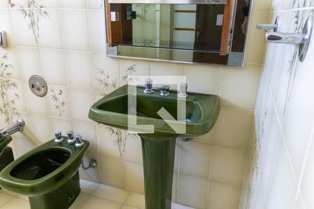 Casa à venda com 544m², 5 quartos e 5 vagas Casa à venda com 544m², 5 quartos e 5 vagasBanheiro 2