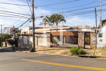 Casa à venda com 544m², 5 quartos e 5 vagas Casa à venda com 544m², 5 quartos e 5 vagasFachada