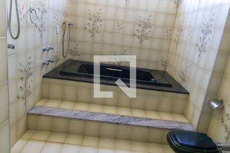 Casa à venda com 544m², 5 quartos e 5 vagas Casa à venda com 544m², 5 quartos e 5 vagasBanheiro 2