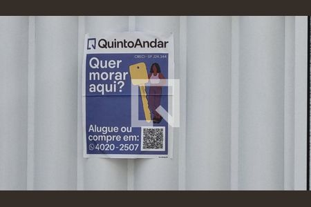 Casa à venda com 294m², 3 quartos e 4 vagas Casa à venda com 294m², 3 quartos e 4 vagasPlaquinha instalada no portão do imóvel