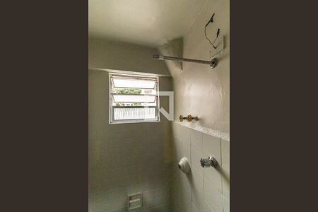 Banheiro de kitnet/studio para alugar com 1 quarto, 29m² em Santa Cecilia, São Paulo