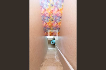 Casa de condomínio à venda com 62m², 2 quartos e 1 vagaEscada