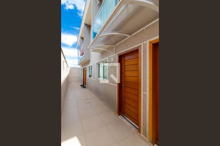 Casa de condomínio à venda com 62m², 2 quartos e 1 vagaCorredor Externo