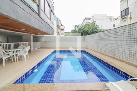 Apartamento à venda com 260m², 5 quartos e 4 vagasÁrea comum - Piscina