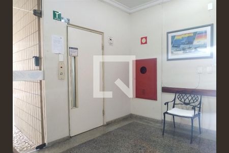 Apartamento para alugar com 130m², 3 quartos e 1 vaga Apartamento para alugar com 130m², 3 quartos e 1 vagaHall social