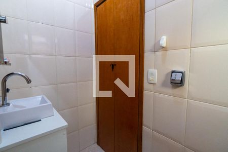 Casa à venda com 140m², 4 quartos e 2 vagas Casa à venda com 140m², 4 quartos e 2 vagasEdícula - Banheiro