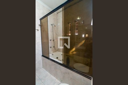 Casa à venda com 140m², 4 quartos e 2 vagas Casa à venda com 140m², 4 quartos e 2 vagasBanheiro da Suíte