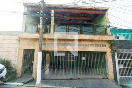 Casa à venda com 140m², 4 quartos e 2 vagas Casa à venda com 140m², 4 quartos e 2 vagasFachada