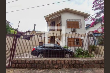 Casa à venda com 220m², 3 quartos e 4 vagas