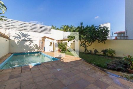 Casa à venda com 300m², 3 quartos e 6 vagas