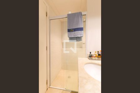 Apartamento à venda com 67m², 2 quartos e 2 vagas Apartamento à venda com 67m², 2 quartos e 2 vagasBanheiro da Suíte