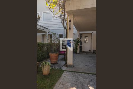 Casa de condomínio à venda com 205m², 3 quartos e 4 vagas Casa de condomínio à venda com 205m², 3 quartos e 4 vagasPlaquinha na Fachada