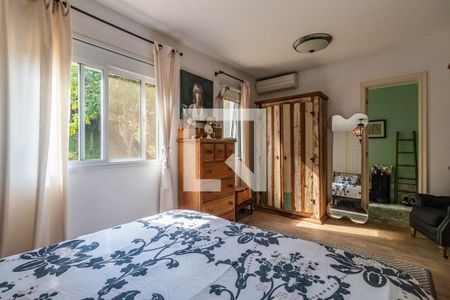 Casa de condomínio à venda com 205m², 3 quartos e 4 vagas Casa de condomínio à venda com 205m², 3 quartos e 4 vagasSuíte