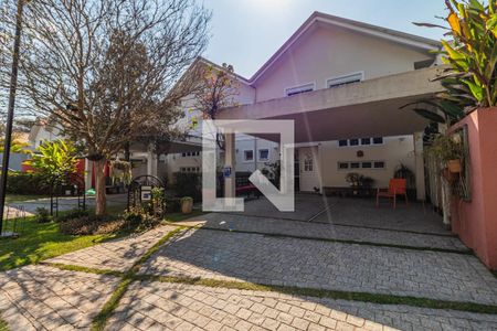 Casa de condomínio à venda com 205m², 3 quartos e 4 vagas Casa de condomínio à venda com 205m², 3 quartos e 4 vagasFachada