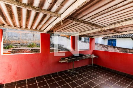 Casa à venda com 350m², 3 quartos e sem vaga Casa à venda com 350m², 3 quartos e sem vagaVaranda