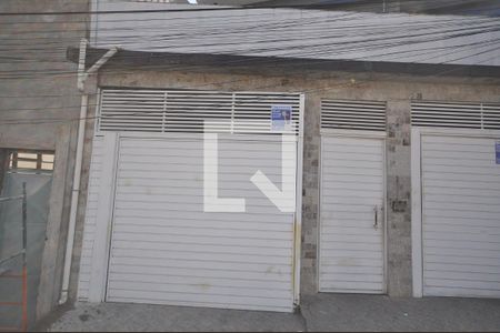 Casa à venda com 120m², 2 quartos e sem vaga Casa à venda com 120m², 2 quartos e sem vagaFachada