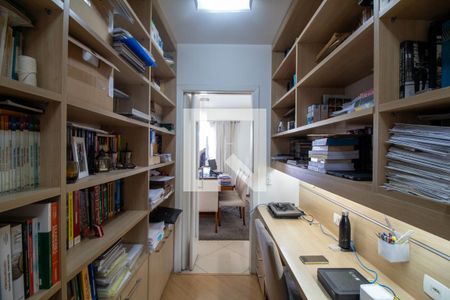 Apartamento para alugar com 156m², 3 quartos e 3 vagas Apartamento para alugar com 156m², 3 quartos e 3 vagasEscritório