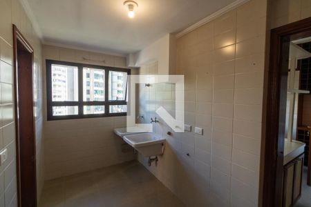 Apartamento à venda com 224m², 4 quartos e 4 vagas Apartamento à venda com 224m², 4 quartos e 4 vagasÁrea de Serviço