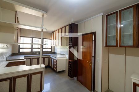 Apartamento à venda com 224m², 4 quartos e 4 vagas Apartamento à venda com 224m², 4 quartos e 4 vagasCozinha