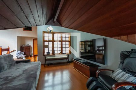 Casa à venda com 352m², 4 quartos e 6 vagas Casa à venda com 352m², 4 quartos e 6 vagasSala de Tv