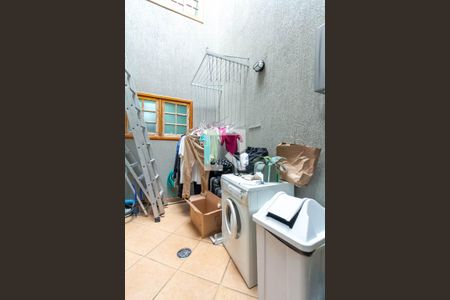 Casa à venda com 352m², 4 quartos e 6 vagas Casa à venda com 352m², 4 quartos e 6 vagasÁrea de Serviço