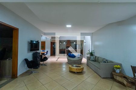 Casa à venda com 352m², 4 quartos e 6 vagas Casa à venda com 352m², 4 quartos e 6 vagasGaragem
