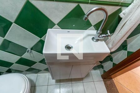 Casa à venda com 352m², 4 quartos e 6 vagas Casa à venda com 352m², 4 quartos e 6 vagasBanheiro de Serviço